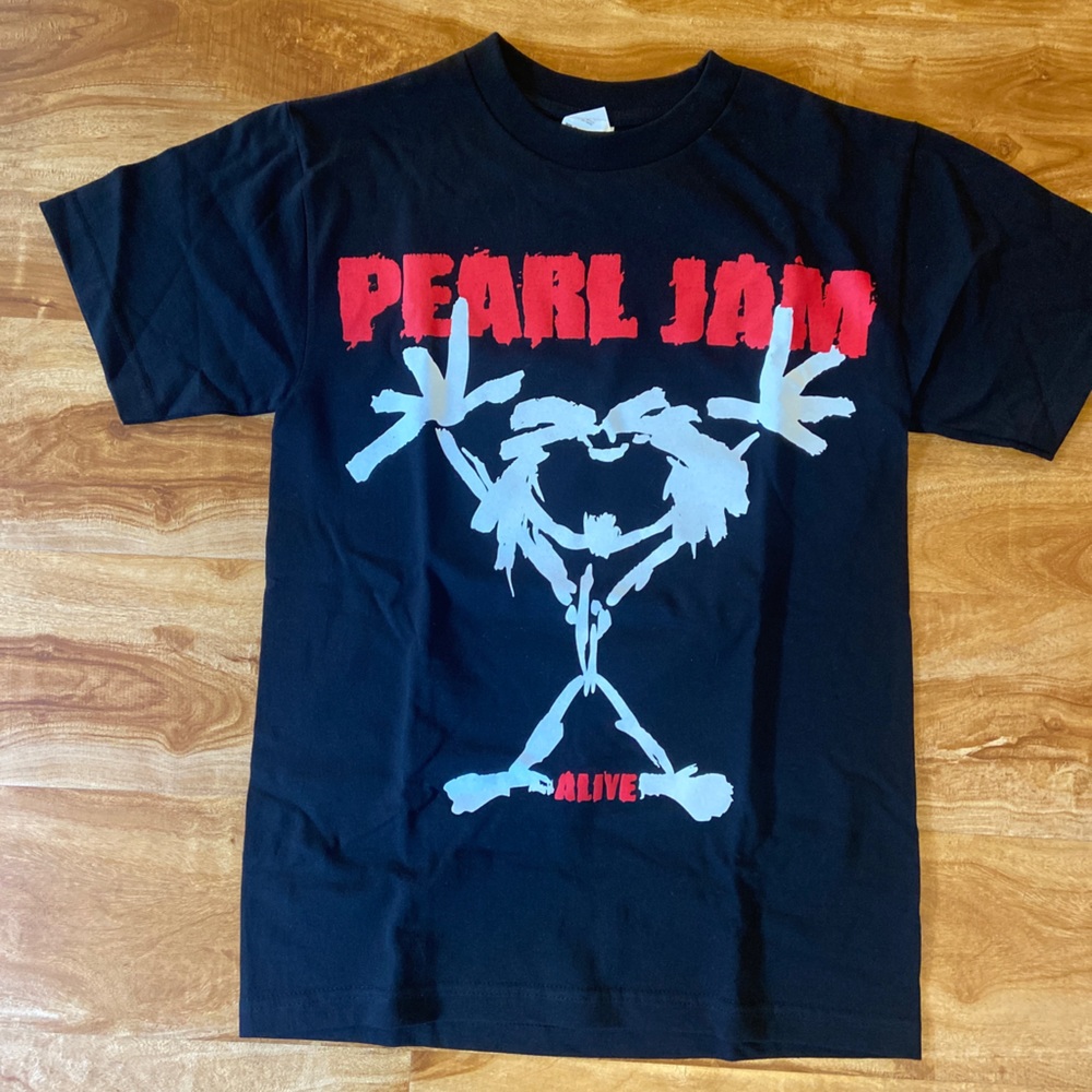 Men’s Pearl Jam t-shirt